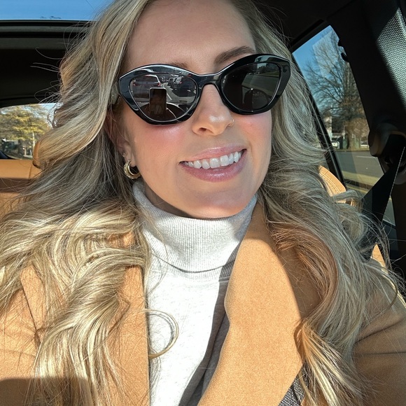 Meet your Posher, Christina - Picture 3 of 4